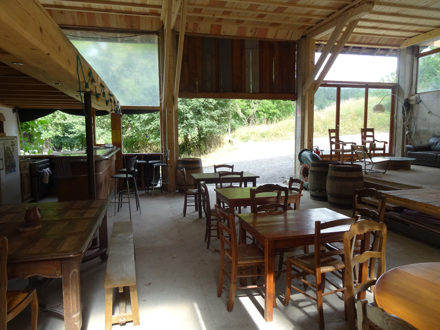 Grande salle collective au Moulin de Recours