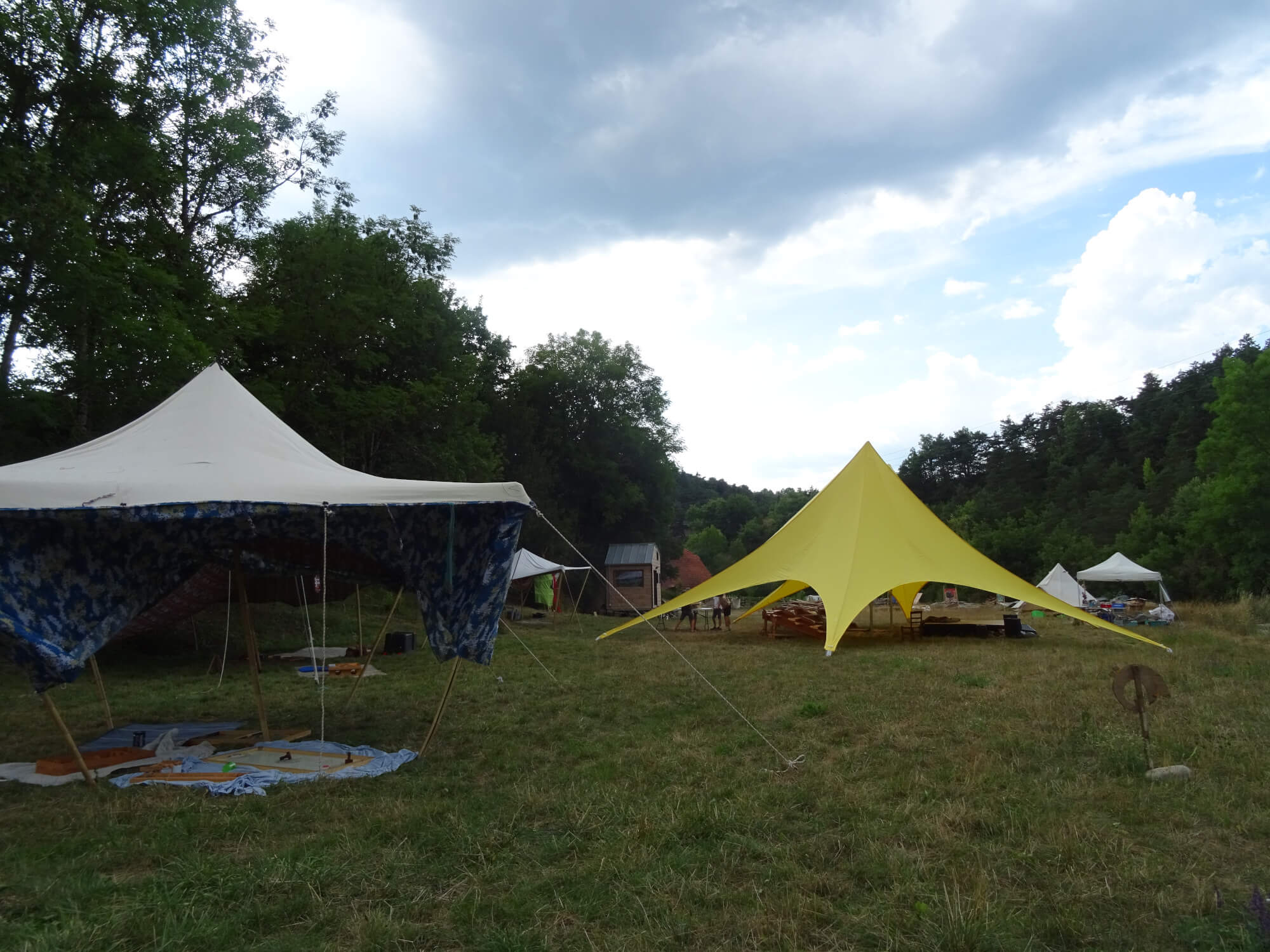 Grande salle collective au Moulin de Recours